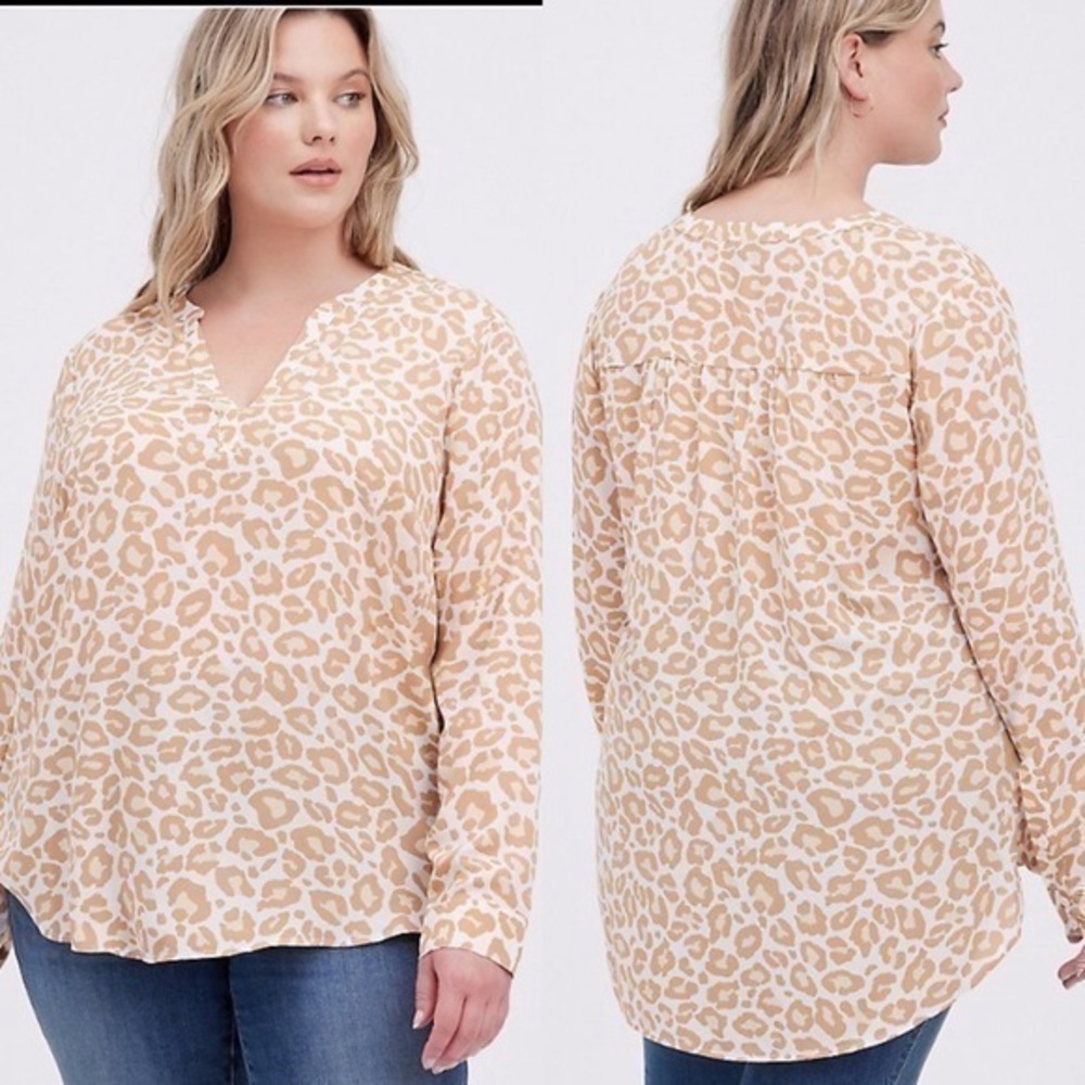 NWT Torrid size 3 leopard print split neck blouse